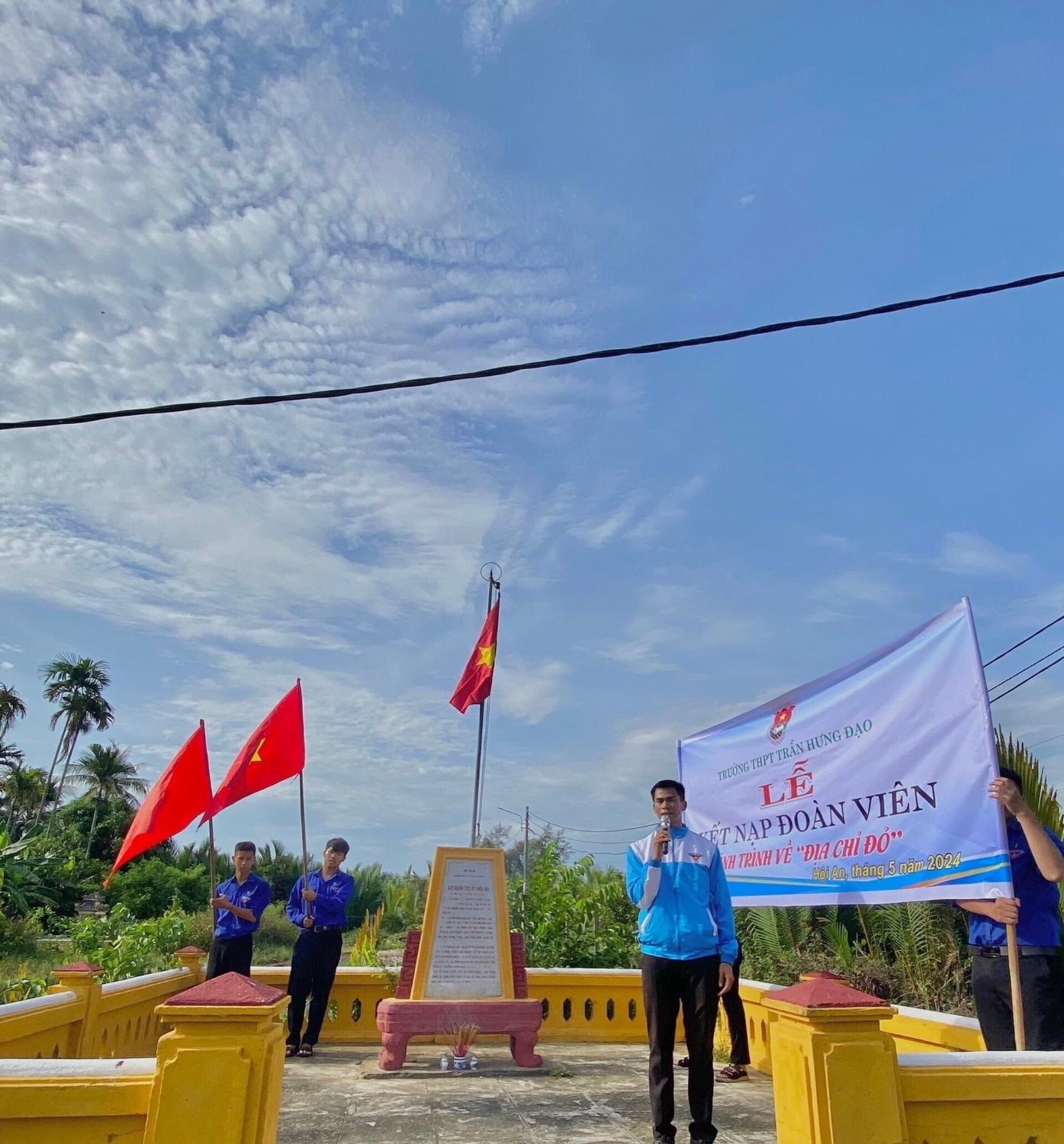 Đoàn trường tổ chức kết nạp cho 70 Thanh niên ưu tú vào Đoàn TNCS Hồ Chí Minh!